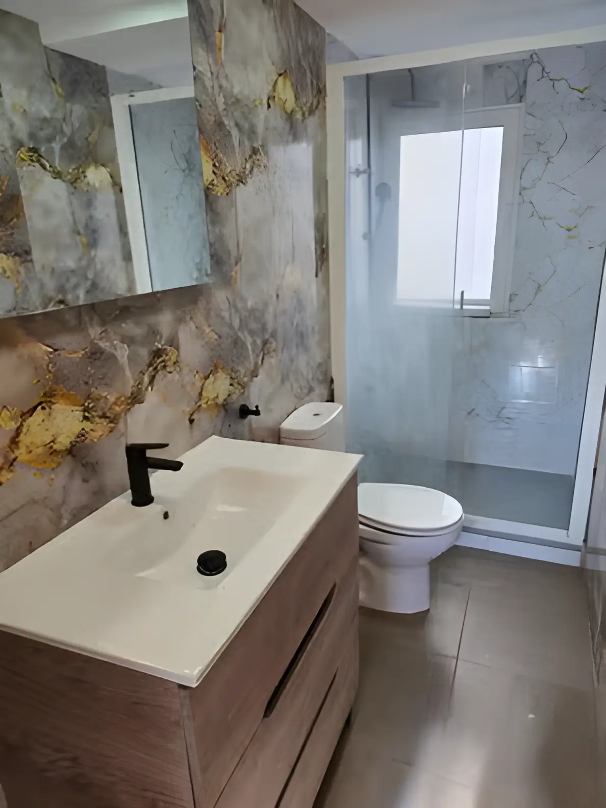 Reformas de Baños Móstoles con plato de ducha moderno